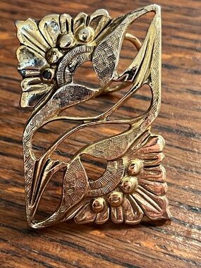 Vintage-Inspired Gold Floral Filigree Statement brooch